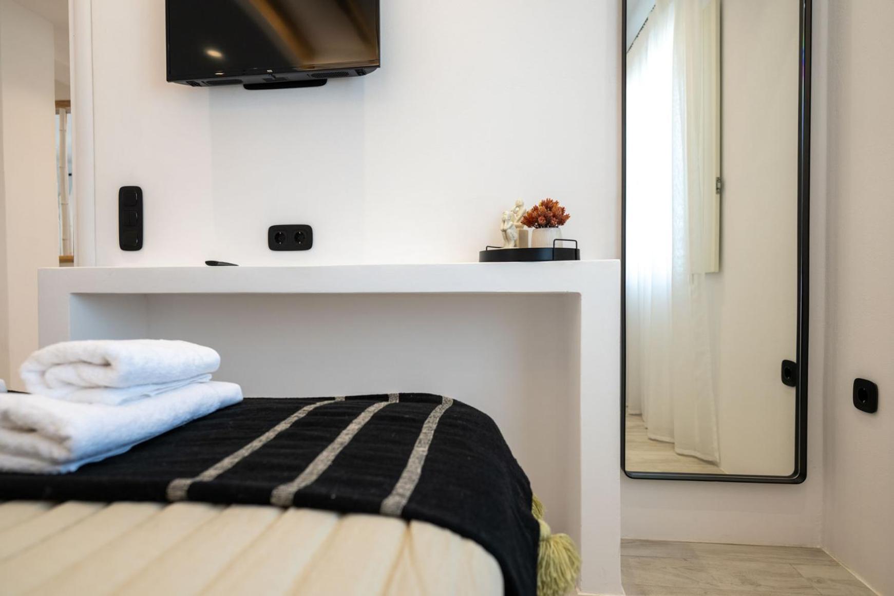 Apartment Gallantry *